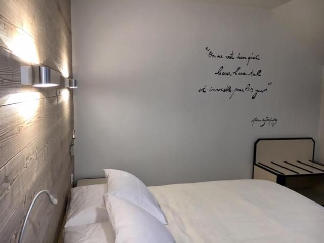 Logis Hotel "Ici M'Aime" Rouvray  Eksteriør billede