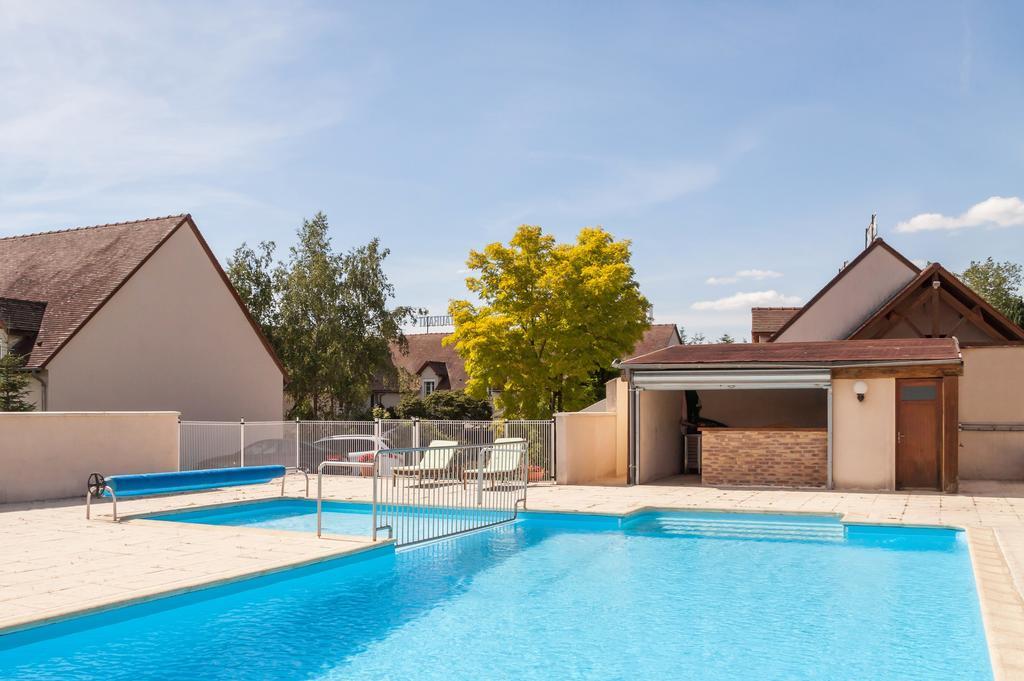 Logis Hotel "Ici M'Aime" Rouvray  Eksteriør billede