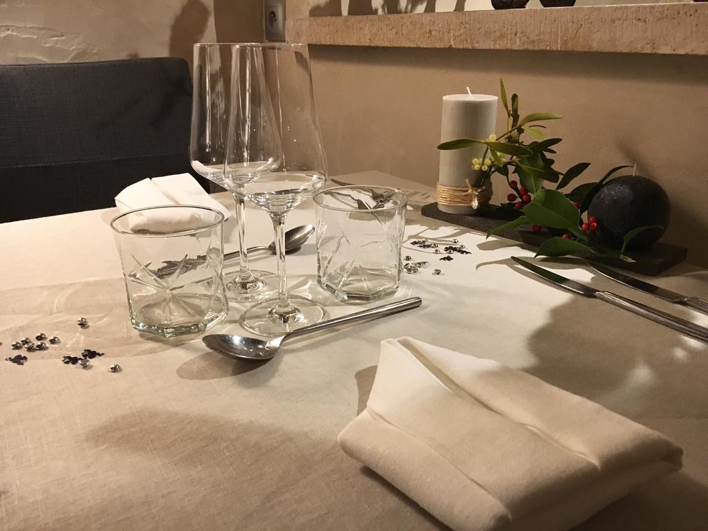 Logis Hotel "Ici M'Aime" Rouvray  Eksteriør billede
