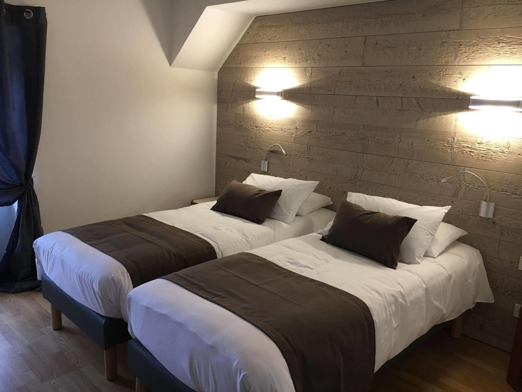 Logis Hotel "Ici M'Aime" Rouvray  Eksteriør billede