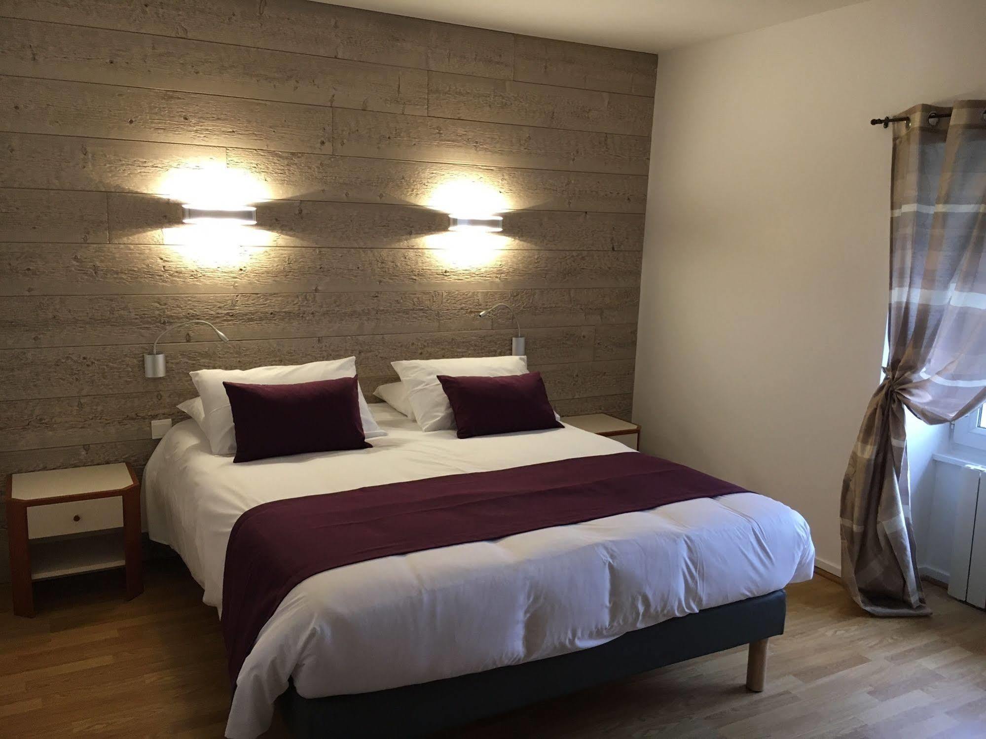 Logis Hotel "Ici M'Aime" Rouvray  Eksteriør billede